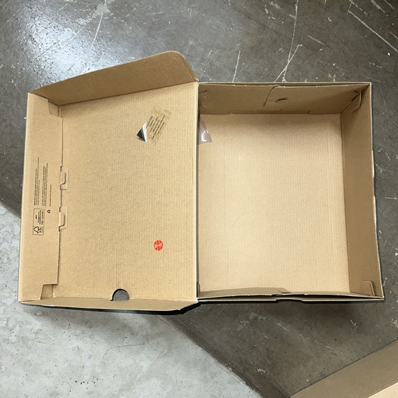 EMPTY UGG SHOE BOX - Picture 4 of 6